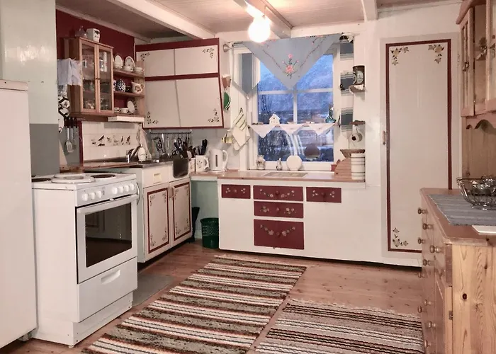 Chaleter Midnight Sun Panorama